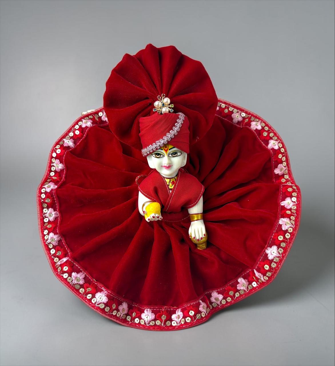 Red velvet for Laddoo Gopal