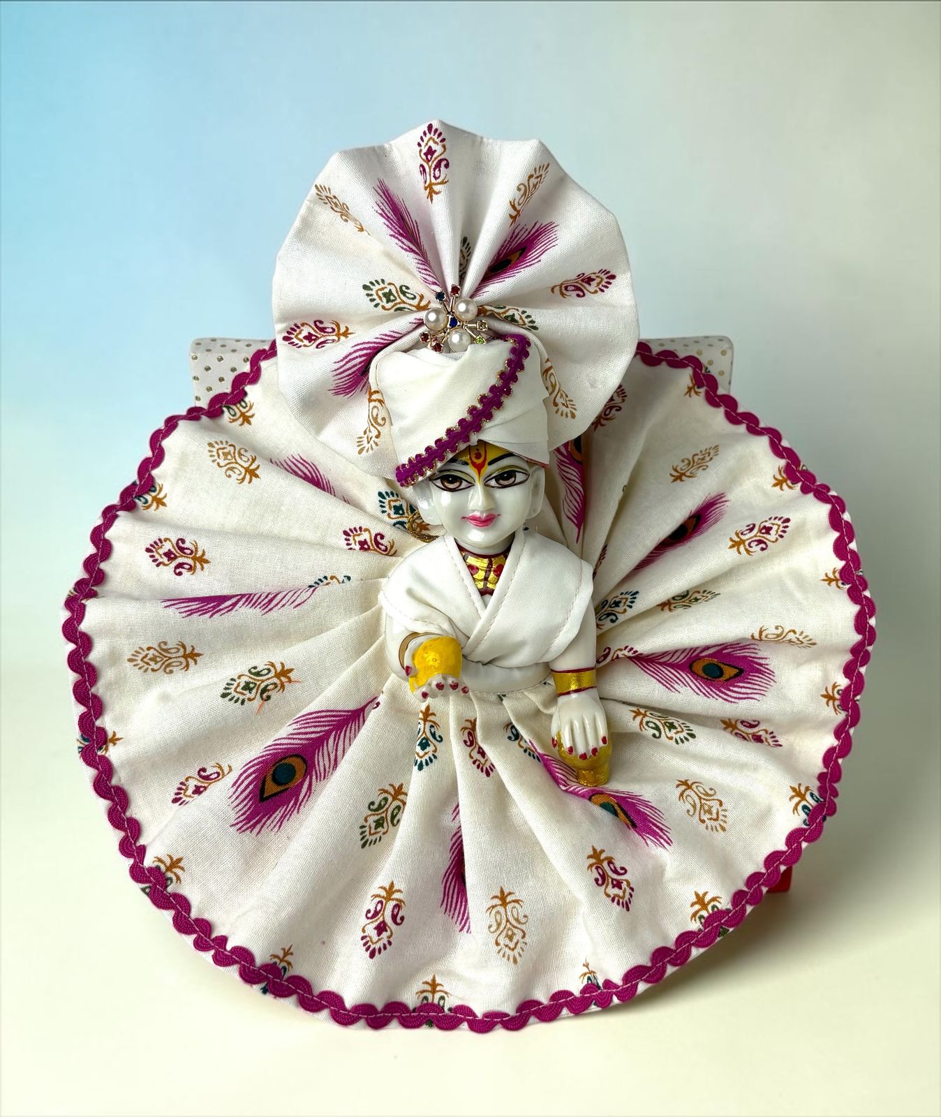 Shwet Morleela Poshak