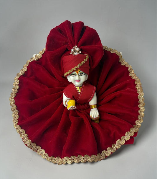 Red velvet for Laddoo Gopal